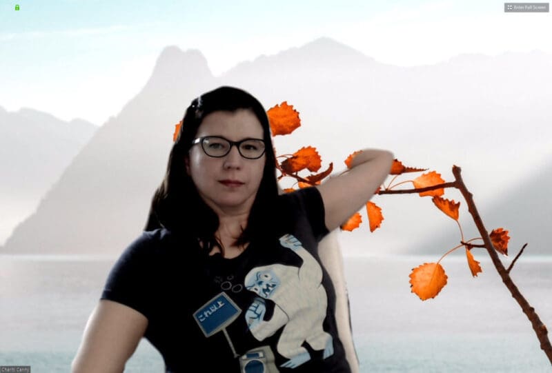 Mana, men tog' oldida yig'ilish paytida cho'zilib ketyapman.