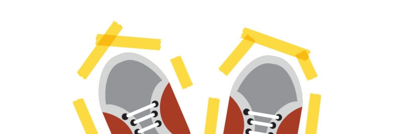 Lenta konturi polda bolalarning oyoqlari konturga joylashtirilgan, bolalar taqdimot paytida oyoqlarini harakatsiz ushlab turishni mashq qilishlari kerak