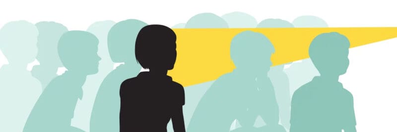 Bolalar diqqatini sinfdagi taqdimotga qaratishdi